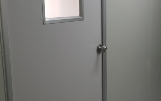 Cửa 1 cánh panel xốp chống cháy lan dày 4m